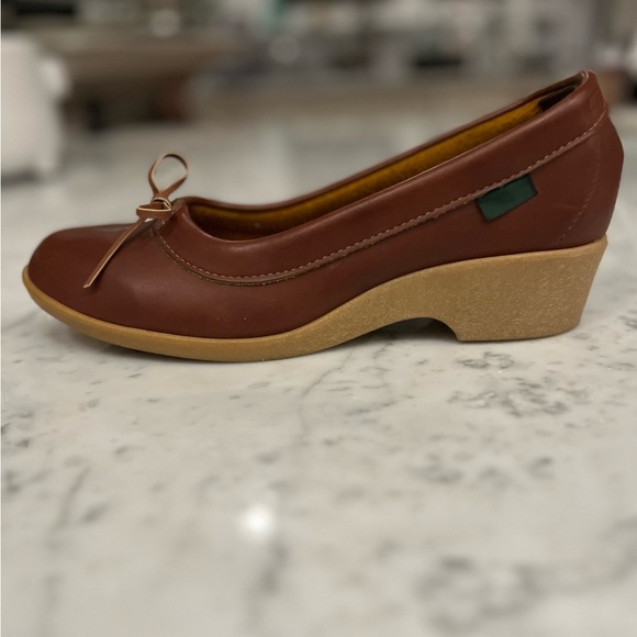 Vintage vegan leather shoes. - Picture 6 of 8